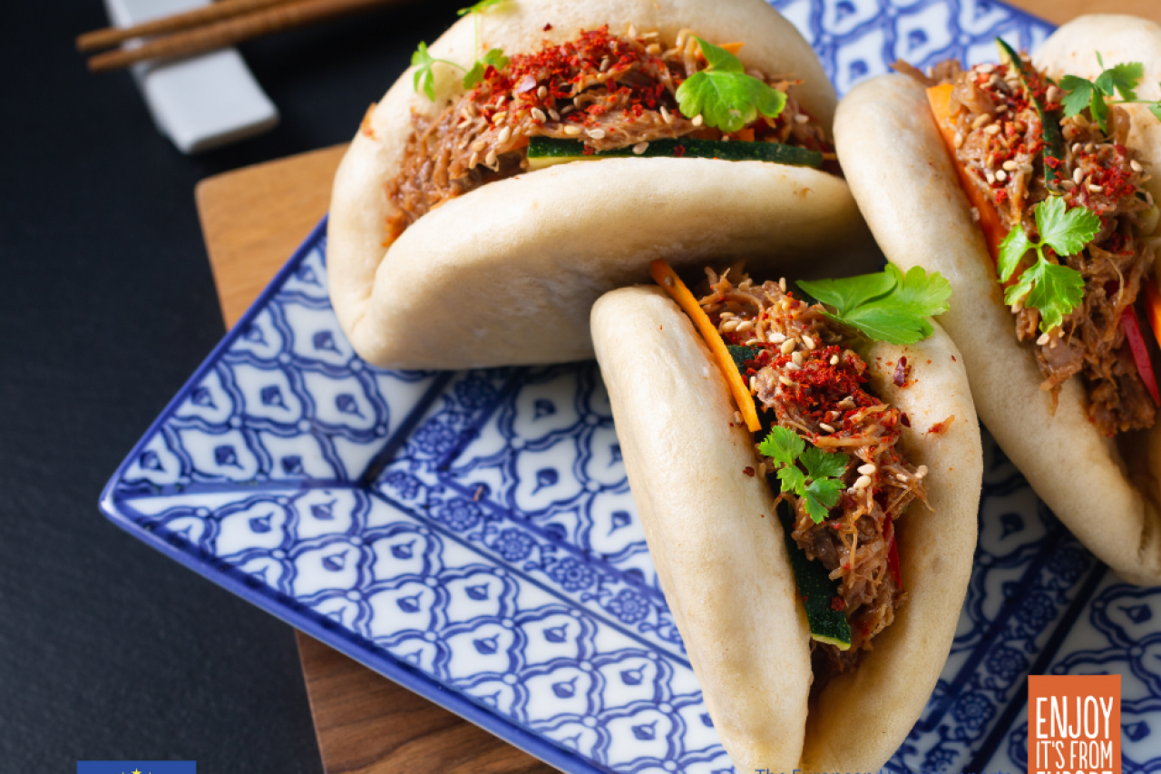 Gua Bao with European Corinthian black raisins